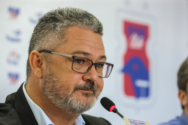 "Rog\u00e9rio Micale: sem previs\u00e3o para o retorno de Carlos Eduardo e Jhonny Lucas"