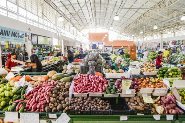 Mercado Regional Cajuru tem hortifr\u00fatis ao menos at\u00e9 s\u00e1bado, segundo informa\u00e7\u00f5es da Prefeitura de Curitiba