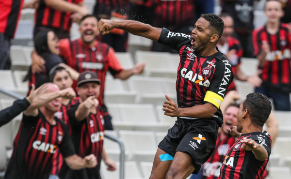 "Deivid comemora gol pelo Atl\u00e9tico: volante agora defende o Sport"