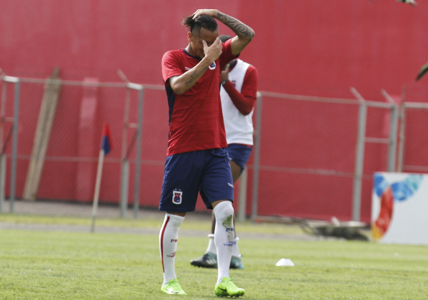 "O lateral Alem\u00e3o: emprestado pelo Internacional"