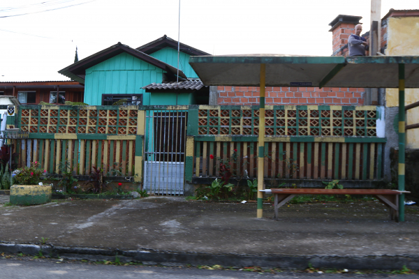Rua Benedito Correia de Freitas, no bairro Abranches, n\u00e3o ser\u00e1 decorada de verde e amarelo pela primeira vez em 24 anos.