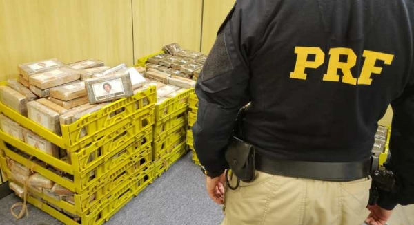 Droga estava escondida em fundo falso de van