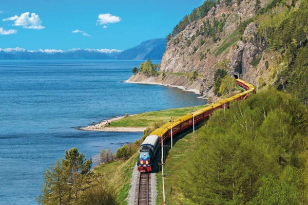 A maior ferrovia do mundo, a Transiberiana, conecta a R\u00fassia europeia com as prov\u00edncias do extremo oriente do pa\u00eds