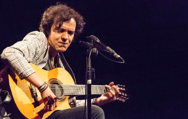 O compositor e cantor Paulinho Moska