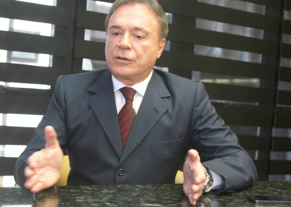"Alvaro Dias: \u201cN\u00e3o existe nenhuma hip\u00f3tese disso\u201d"