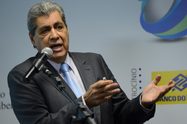 "Pucinelli: ex-governador \u00e9 acusado de participar de esquema de fraude em licita\u00e7\u00f5es e superfaturamento de obras"