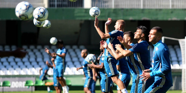 "Treino do Coritiba no Couto Pereira, nesta sexta-feira: de olho nos gols"