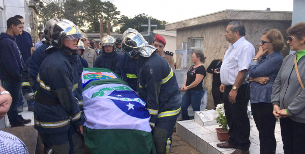 Corpo de Bernardo Carli \u00e9 enterrado em Guarapuava