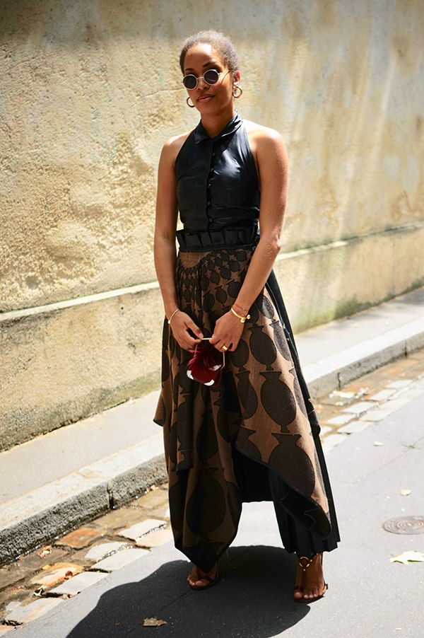 Avan\u00e7ada \u2013 Ela reedita uma moda bem anos 90 e faz com propriedade. Amo a cal\u00e7a saroel com o top justo. Um contraponto perfeito e confort\u00e1vel em dias quentes.