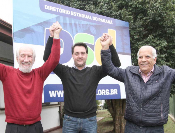 Ratinho Jr (centro) com o vice Piana (esquerda) e Oriovisto para Senado