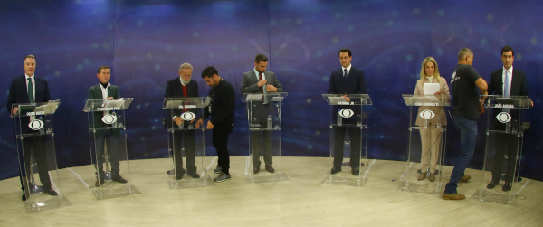 "Debate na Band TV, ontem: no primeiro confronto, \"todos\" contra Cida Borghetti e Ratinho J\u00fanior"