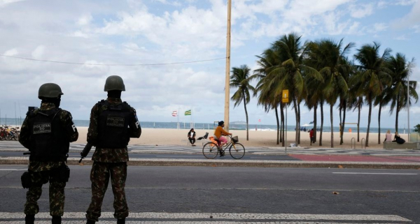 "RIo: instala\u00e7\u00e3o de inocentes pula-pulas em acessos a comunidades pode ser uma t\u00e1tica de traficantes com objetivo de impedir as opera\u00e7\u00f5es do Ex\u00e9rcito e da pol\u00edcia"