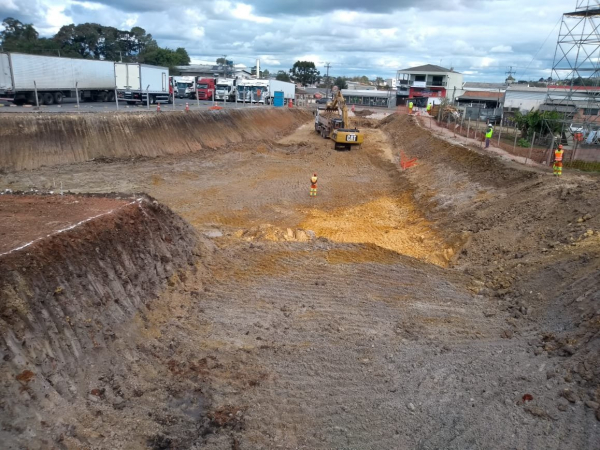 Trincheira na regi\u00e3o da BR-116 beneficia moradores de Colombo e Pinhais