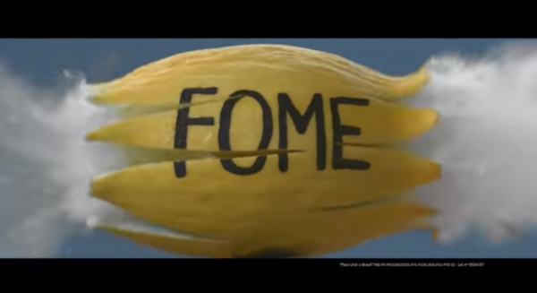"Primeiro comercial de tucano tem como slogan: \"n\u00e3o \u00e9 na bala que se resolve\""