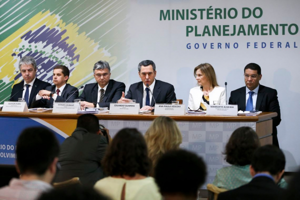 O ministro do Planejamento, Esteves Colgano, durante apresenta\u00e7\u00e3o do Or\u00e7amento da Uni\u00e3o para 2019