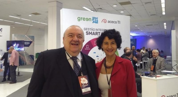 Na imagem, Greca e Cris Alessi, presidente da Ag\u00eancia Curitiba, no Smart Cities em SP