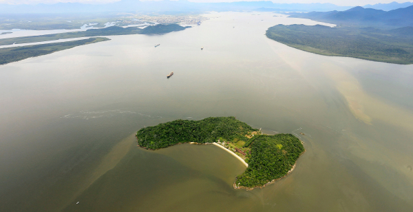 "Ilha das Cobras: at\u00e9 2011, local funcionava como resid\u00eancia de veraneio de governadores"
