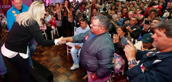 Governadora participou de encontro com lideran\u00e7as de S\u00e3o Jos\u00e9 dos Pinhais