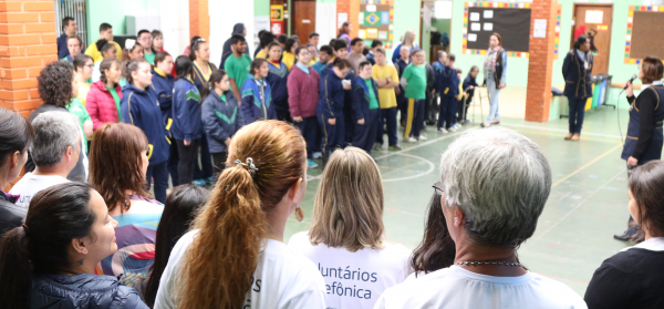 Volunt\u00e1rios de seis pa\u00edses participam de atividades com alunos de escola especial de Curitiba