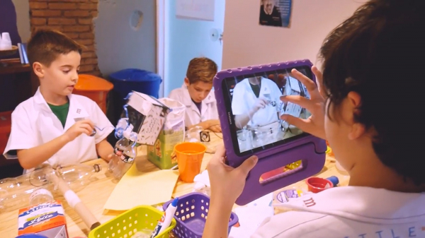 Alunos da Little Maker aprendendo por meio da Aprendizagem Criativa