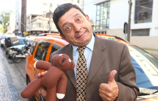 Entre os candidatos que tiveram a candidatura indeferida est\u00e1 \u00c9lcio Aparecido Perin, o \"Mister Bim\" (PRTB). Ele aguarda recurso.