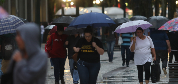 Curitiba ainda deve ter um dia nublado e inst\u00e1vel hoje