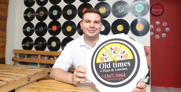 "Diego Meskau e seus s\u00f3cios abriram a Old Times: empreendedorismo"