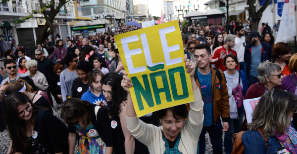 Manifestação contra Bolsonaro em Curitiba lota Rua XV. Domingo ...