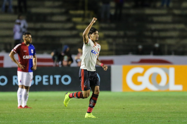 Lucas Paquet\u00e1 comemora gol sobre o Paran\u00e1 Clube