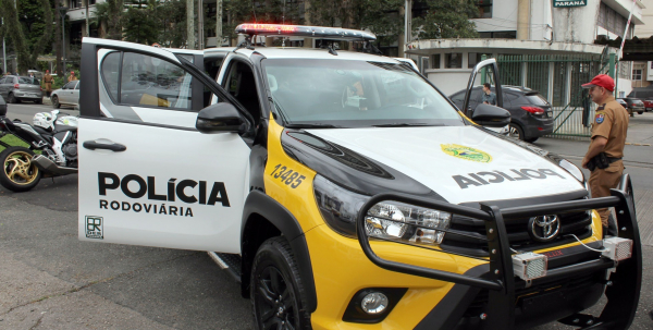 "Prot\u00f3tipo da nova viatura da Pol\u00edcia Rodovi\u00e1ria Federal: Com a c\u00e2mera, \u00e9 poss\u00edvel fazer a leitura da placa e consultar IPVA atrasado, placas clonadas e CNH suspensa"