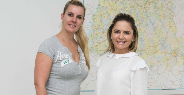 Na foto Taty Xavier, do Show Car, e Carlise Kwiatkowski, presidente do Provopar