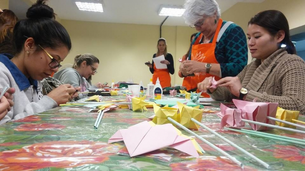 Tradi\u00e7\u00e3o no Jap\u00e3o, o origami gera o bem em hospitais
