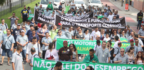 Protesto para manter o emprego