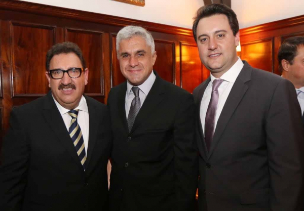 Ratinho e Ratinho Jr, governador eleito do Paran\u00e1, com ","o diretor-presidente do Bem Paran\u00e1, Rodrigo Barrozo