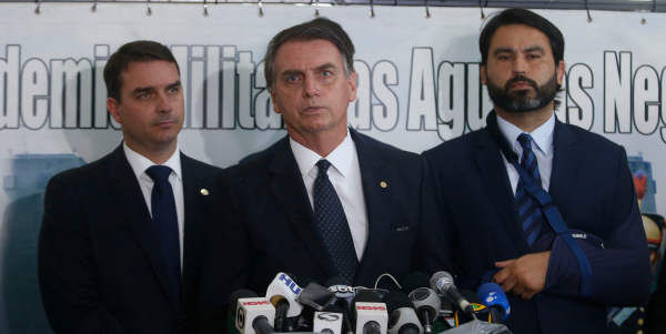 "\u00a0Bolsonaro: presidente eleito voltou a fazer cr\u00edticas \u00e0 aplica\u00e7\u00e3o de multas ambientais"