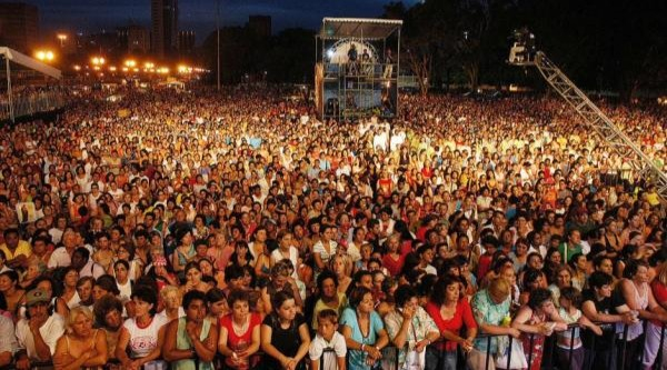 Participantes s\u00e3o convidados a doar alimentos