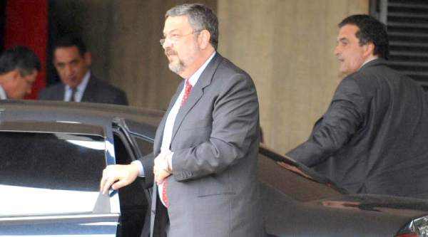 "Beto Richa (PSDB): defesa alega que tucano j\u00e1 pagou multa"