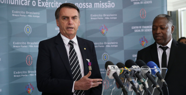 "Bolsonaro: \"N\u00e3o foram R$ 24 mil, foram R$ 40 mil. Se o Coaf quiser retroagir um pouquinho mais, vai achar os R$ 40 mil\""