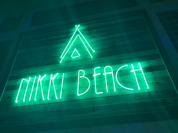 Entrada do Nikki Beach Club