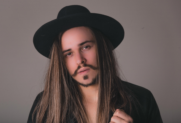 "CEFA: Caio Weber, vocalista da banda CEFA, conta um pouco sobre seu projeto solo"