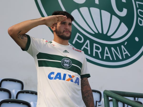 "Bruno Moraes: centroavante mostra como comemora seus gols"
