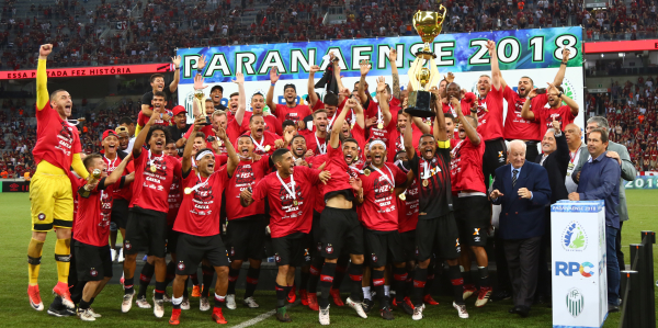 David levanta a ta\u00e7a de Campe\u00e3o Paranaense 2018