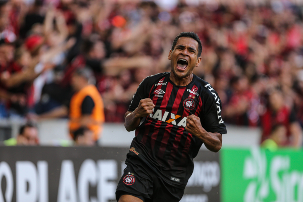 "Ederson: inscrito na Sul-Americana"