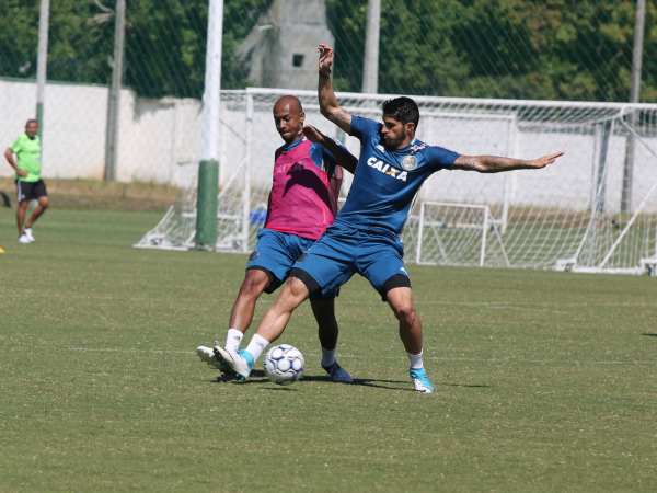 "Vin\u00edcius Kiss e Bruno Moraes: dois prov\u00e1veis titulares no s\u00e1bado"