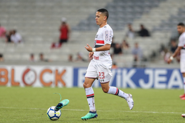 "Marcos Guilherme: convocado por Aguirre para enfrentar o Atl\u00e9tico"