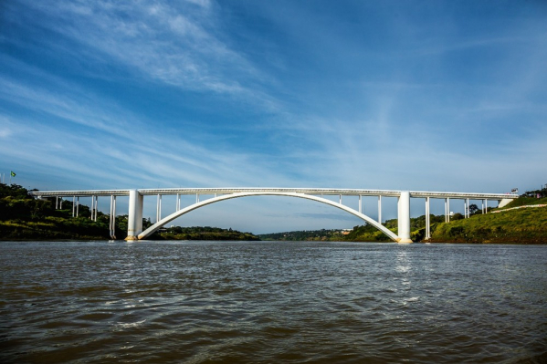 Ponte Internacional da Amizade, principal liga\u00e7\u00e3o entre o Brasil e o Paraguai