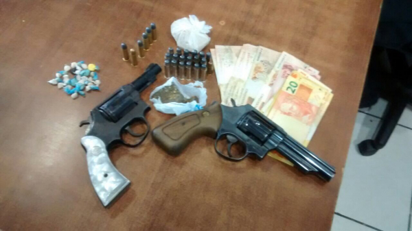 Arma de suspeitos de participar do PCC, presos no Paran\u00e1 em 2015