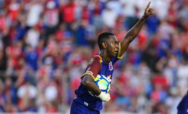 "Jhonny Lucas comemora gol contra o Sport: ele \u00e9 o jogador do Paran\u00e1 que mais finaliza, empatado com Raphael Alem\u00e3o"