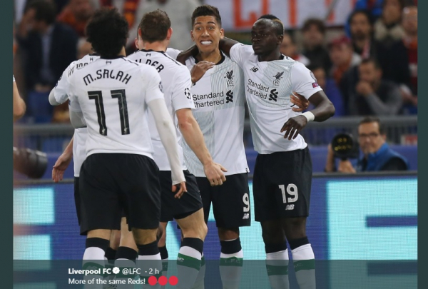 Jogadores do Liverpool comemoram gol sobre a Roma