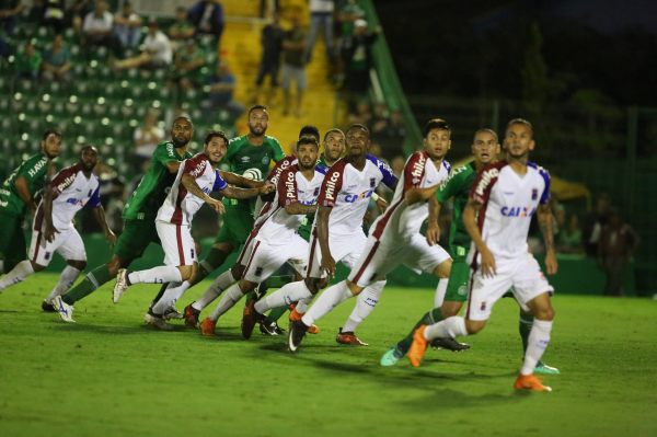 Chapecoense 1 x 1 Paran\u00e1